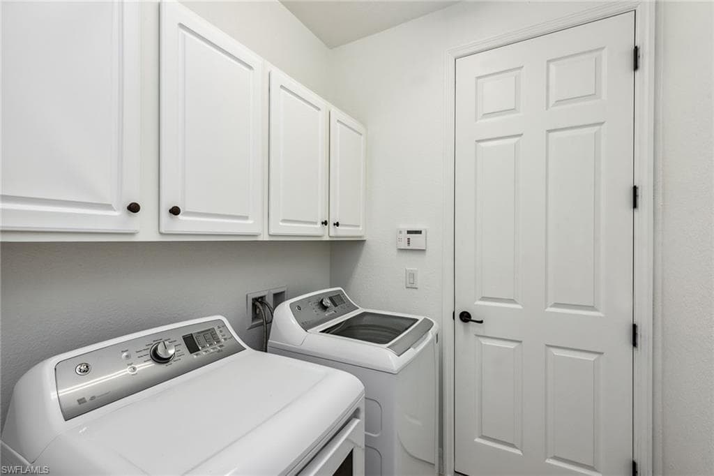 2834 Aviamar Cir, Naples, FL 34114-24