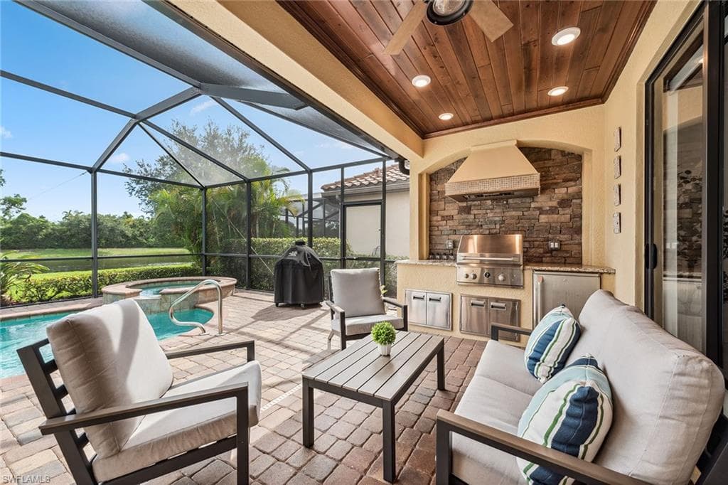 2834 Aviamar Cir, Naples, FL 34114-26