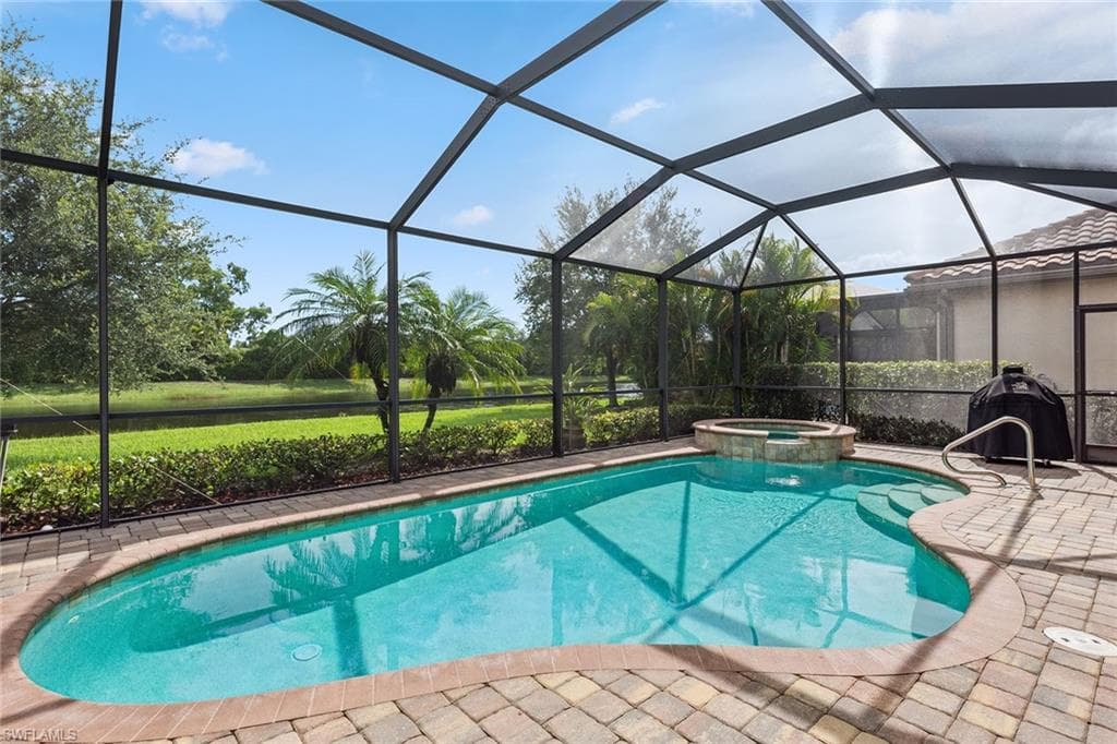 2834 Aviamar Cir, Naples, FL 34114-27