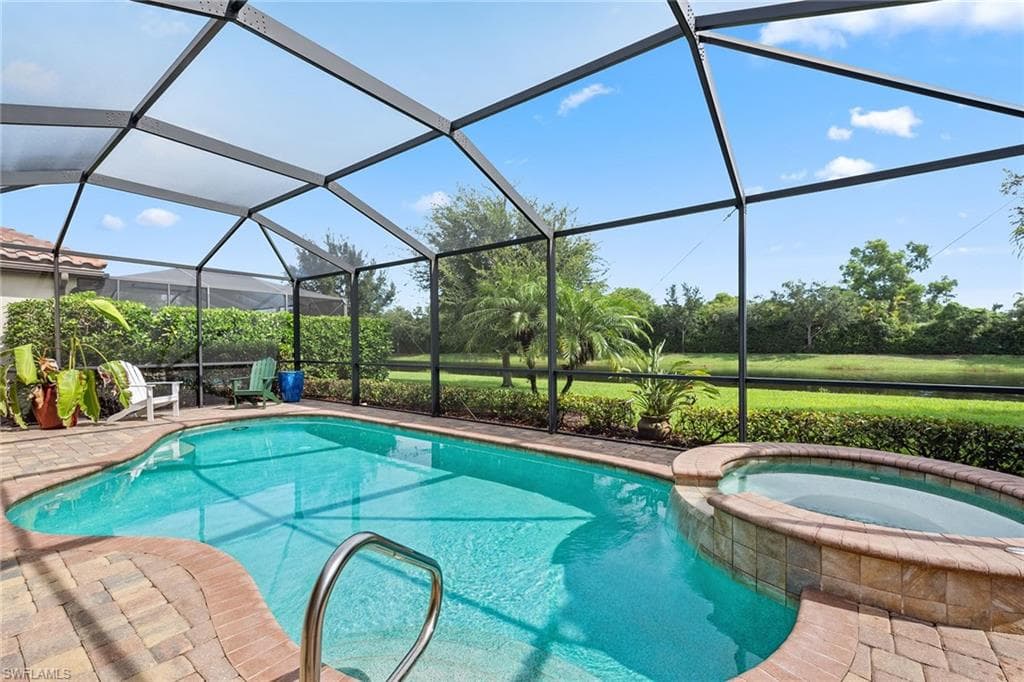 2834 Aviamar Cir, Naples, FL 34114-28