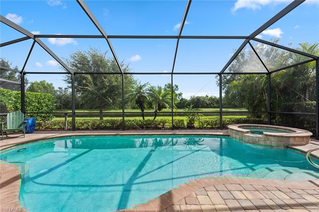2834 Aviamar Cir, Naples, FL 34114-2