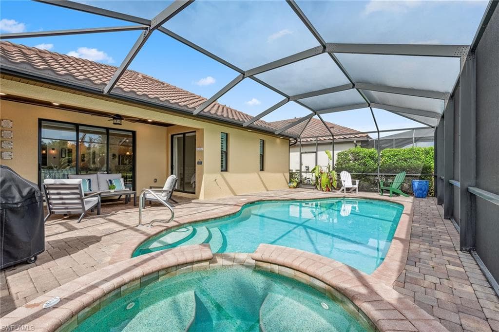 2834 Aviamar Cir, Naples, FL 34114-29