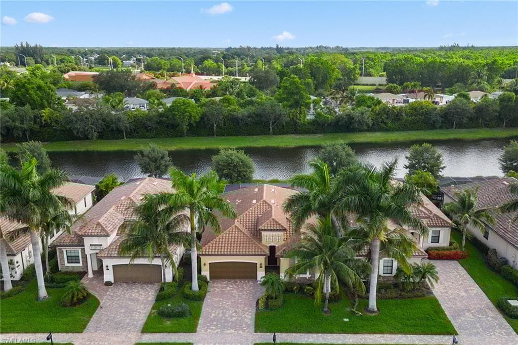 2834 Aviamar Cir, Naples, FL 34114-32