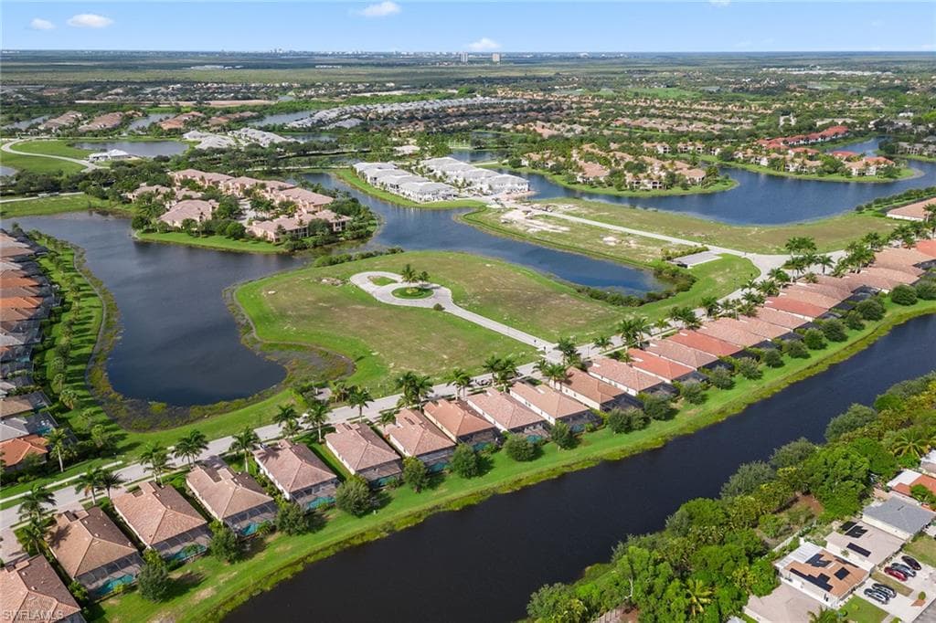 2834 Aviamar Cir, Naples, FL 34114-35