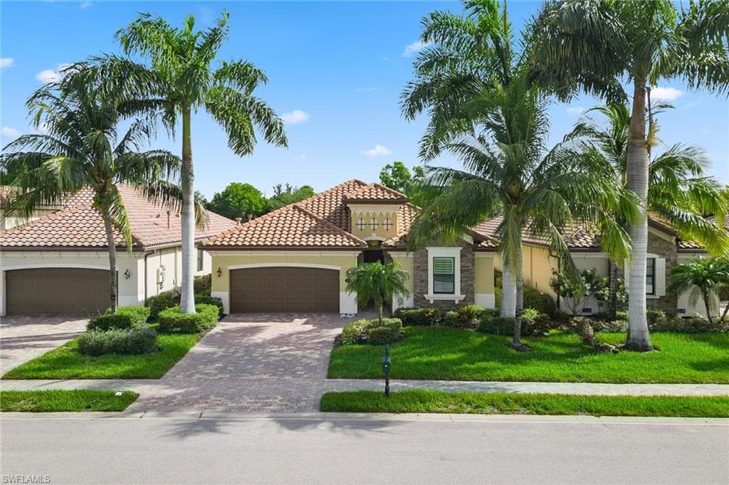 2834 Aviamar Cir, Naples, FL 34114-37