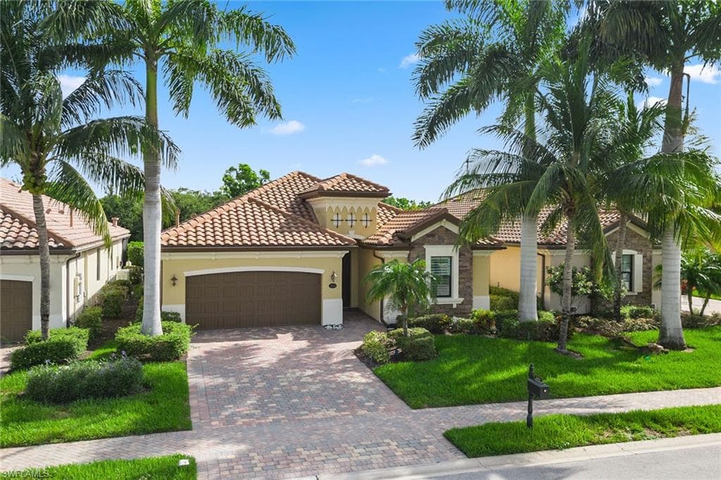 2834 Aviamar Cir, Naples, FL 34114-38
