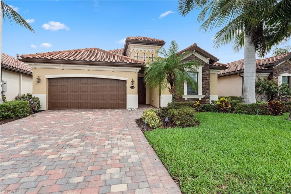 2834 Aviamar Cir, Naples, FL 34114-3