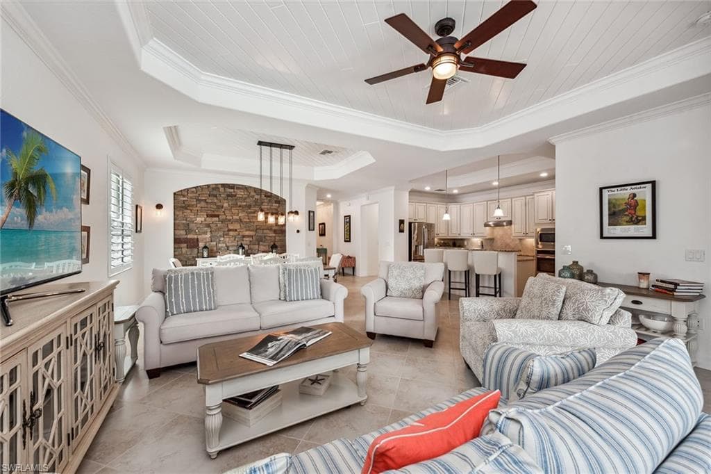 2834 Aviamar Cir, Naples, FL 34114-8