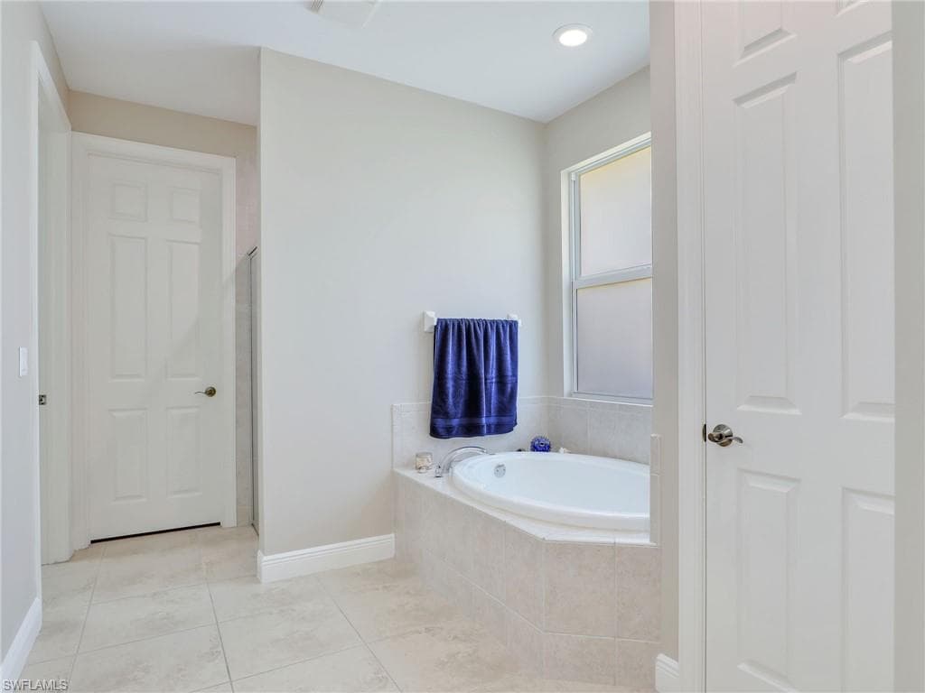 10079 Hidden Pines Ln, Bonita Springs, FL 34135-25