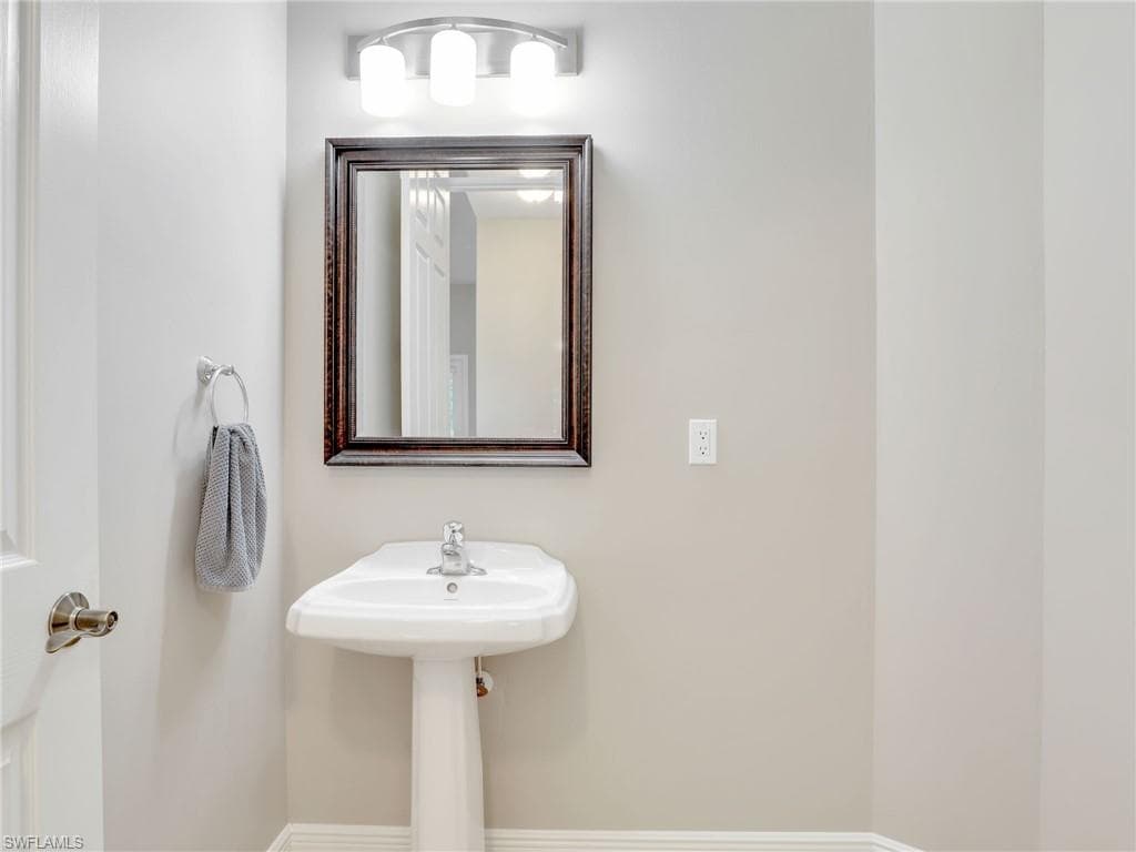 10079 Hidden Pines Ln, Bonita Springs, FL 34135-33