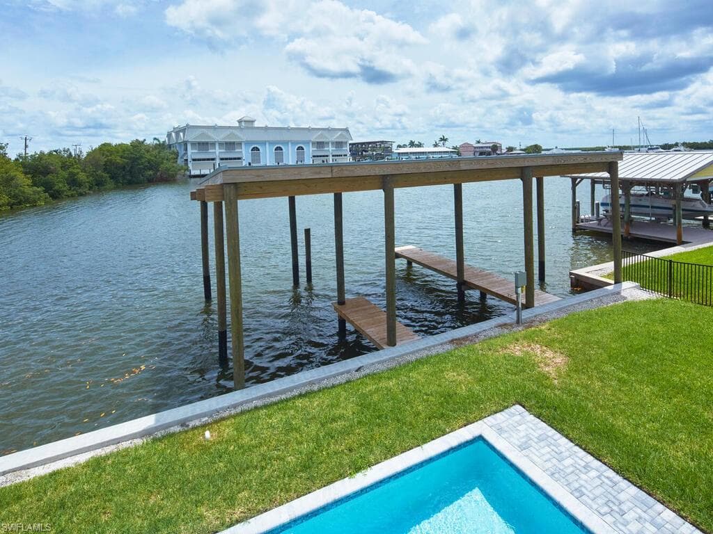 109 Pago Pago Dr E, Naples, FL 34113-21