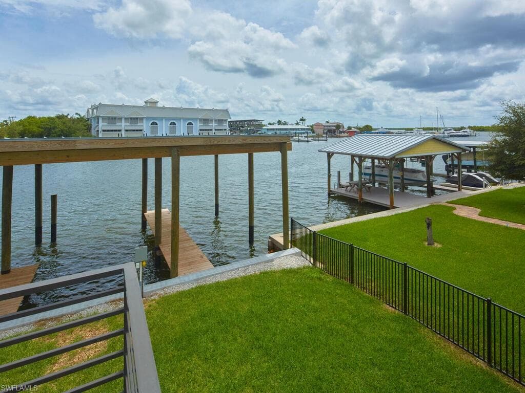 109 Pago Pago Dr E, Naples, FL 34113-22