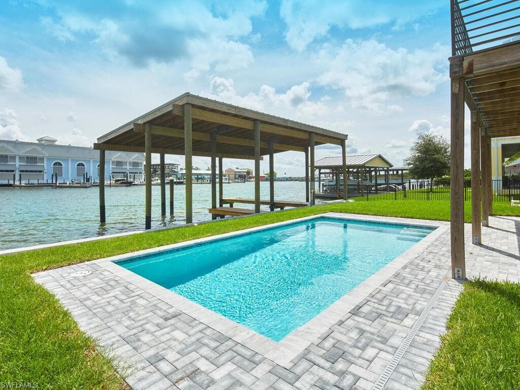 109 Pago Pago Dr E, Naples, FL 34113-24