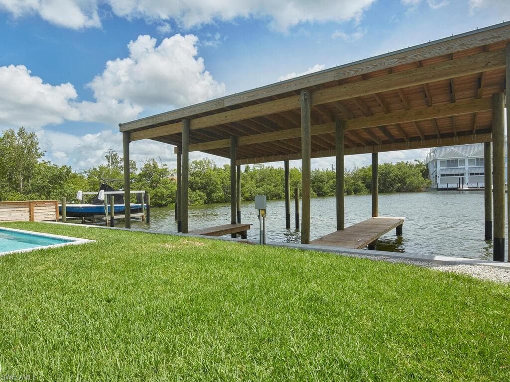 109 Pago Pago Dr E, Naples, FL 34113-26
