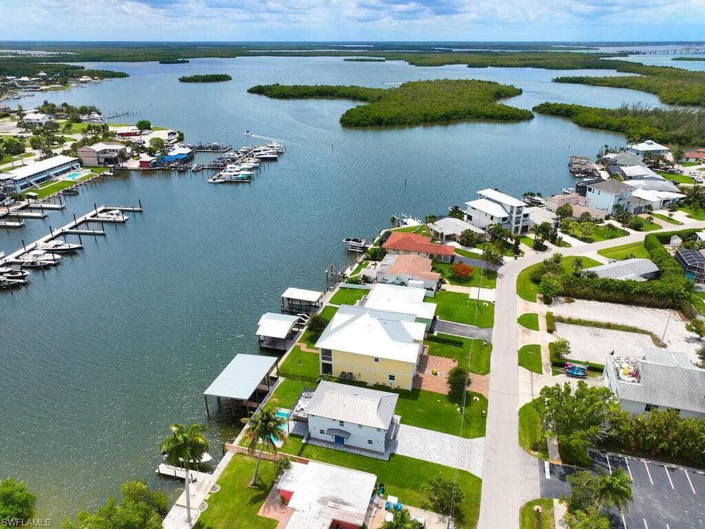 109 Pago Pago Dr E, Naples, FL 34113-28