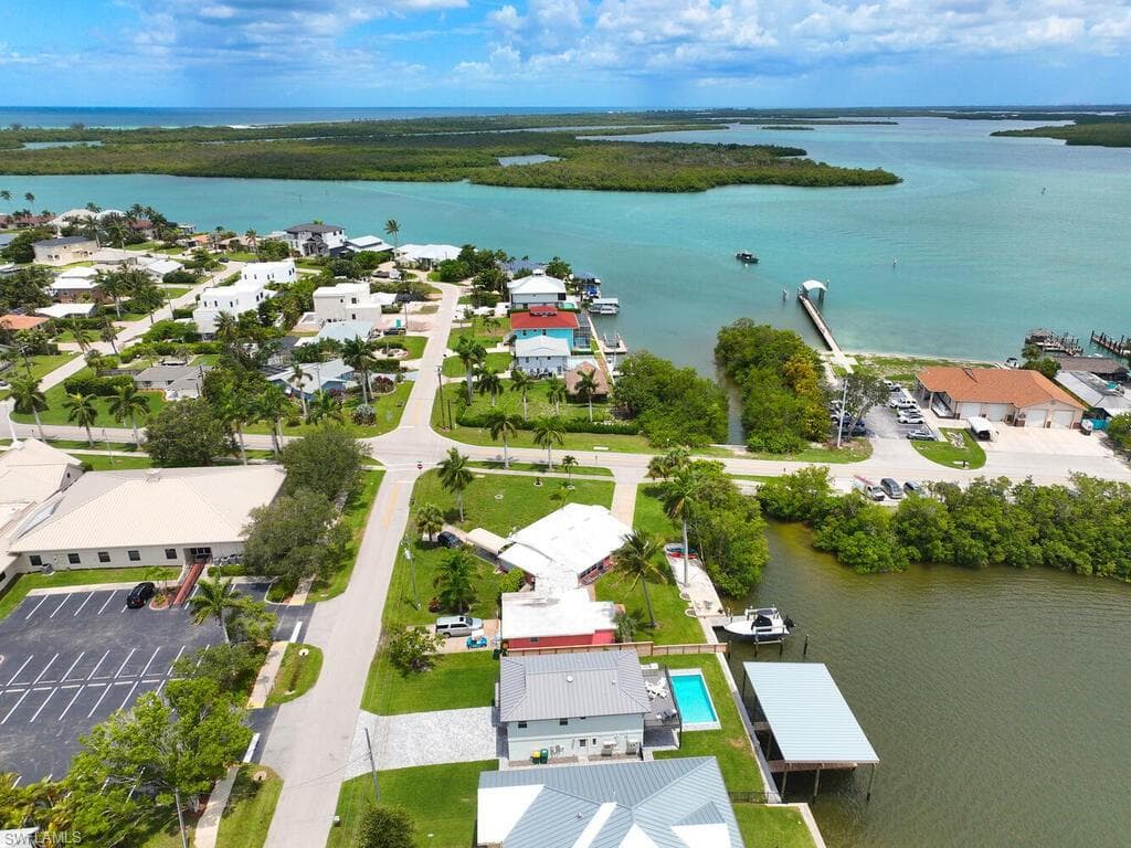 109 Pago Pago Dr E, Naples, FL 34113-30