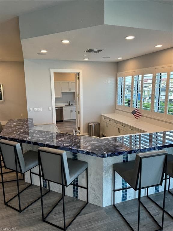 891 10th St S, Naples, FL 34102-9