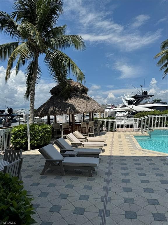 891 10th St S, Naples, FL 34102-10