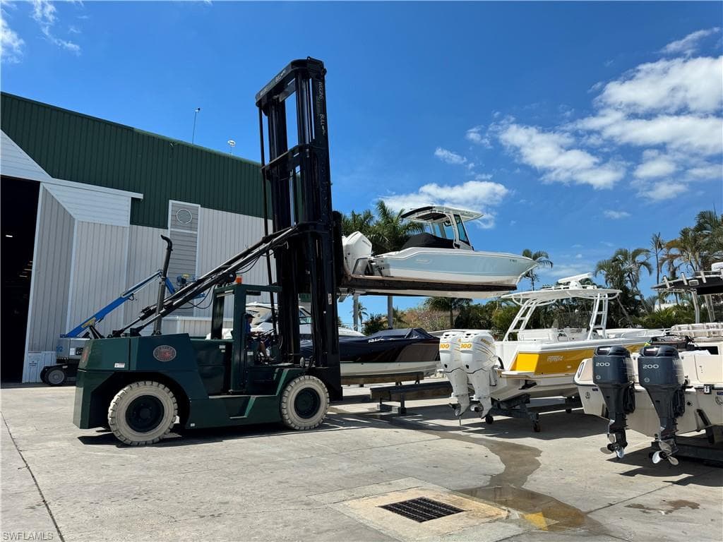 891 10th St S, Naples, FL 34102-3