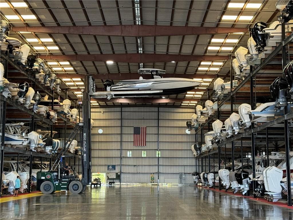 891 10th St S, Naples, FL 34102-4