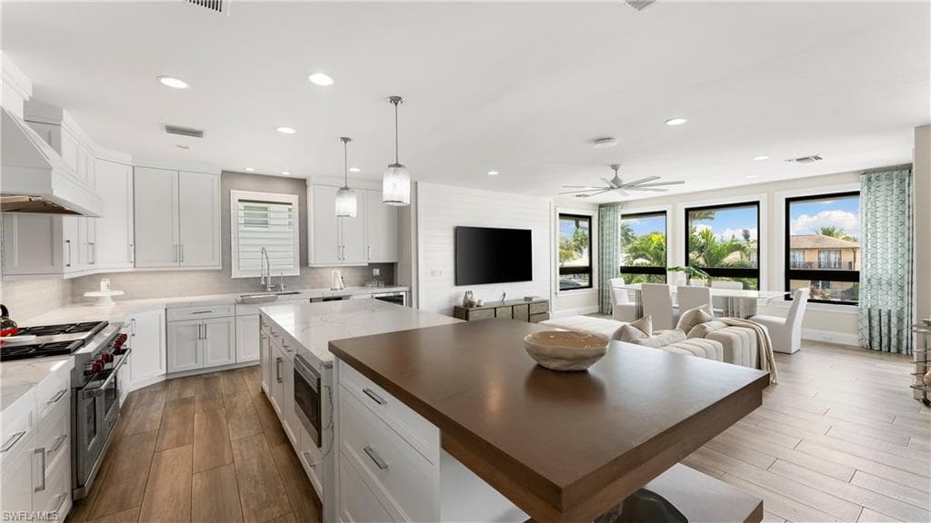 434 Trade Winds Ave, Naples, FL 34108-10