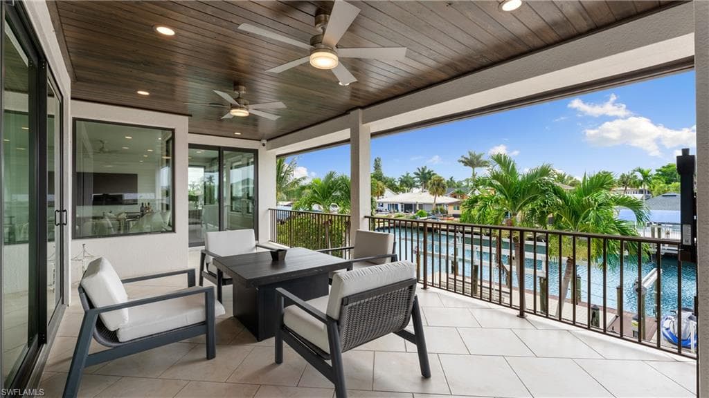 434 Trade Winds Ave, Naples, FL 34108-18