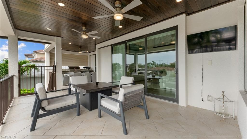 434 Trade Winds Ave, Naples, FL 34108-20