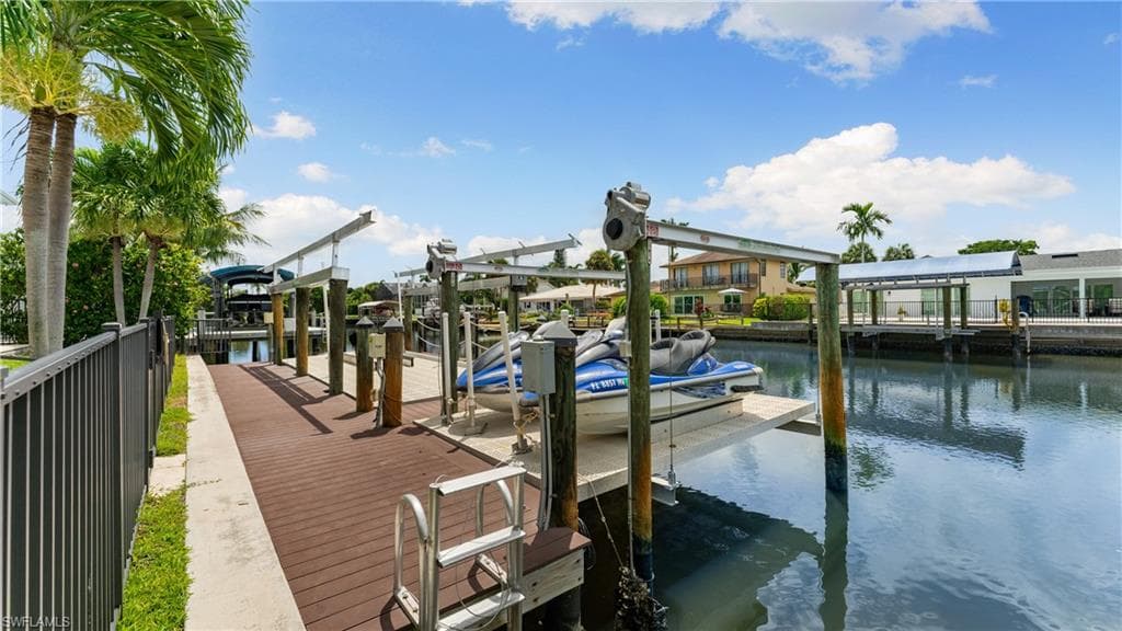 434 Trade Winds Ave, Naples, FL 34108-37