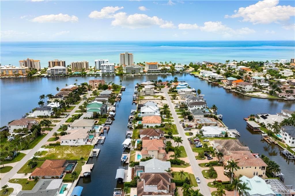 434 Trade Winds Ave, Naples, FL 34108-2
