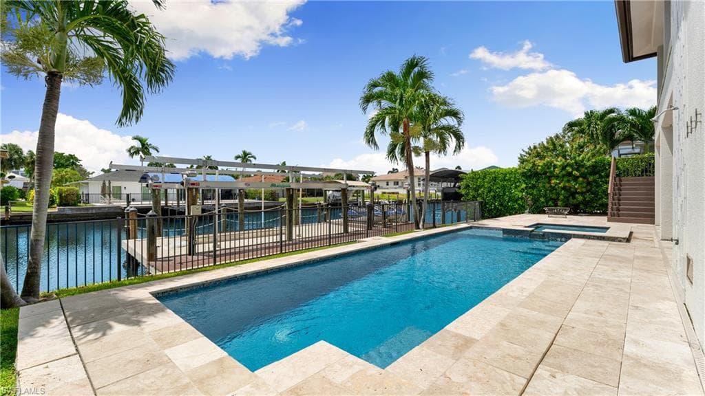 434 Trade Winds Ave, Naples, FL 34108-39