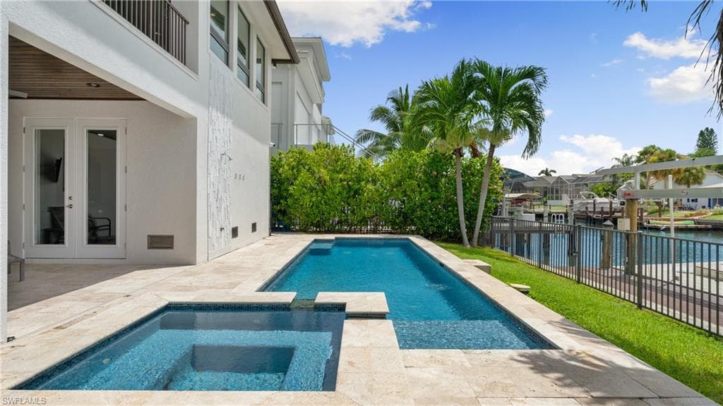 434 Trade Winds Ave, Naples, FL 34108-40
