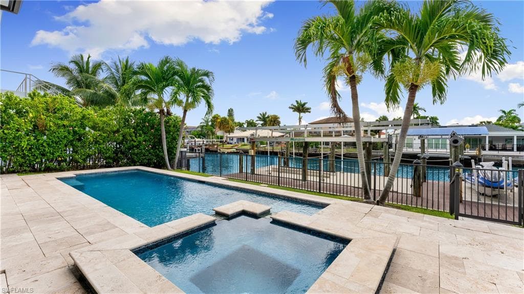 434 Trade Winds Ave, Naples, FL 34108-43