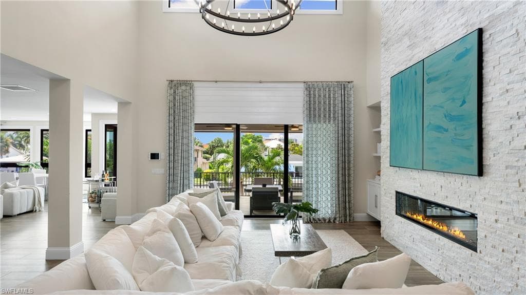 434 Trade Winds Ave, Naples, FL 34108-3