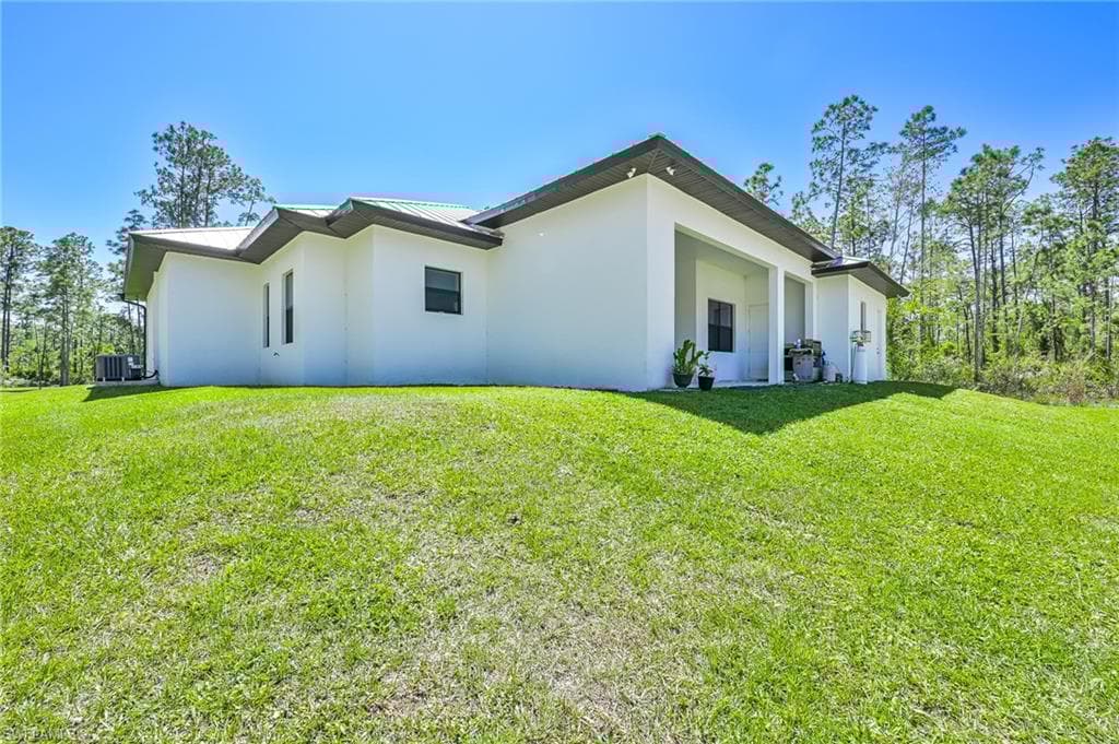 4063 8th Ave NE, Naples, FL 34120-9