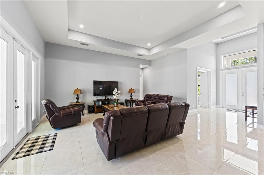 4063 8th Ave NE, Naples, FL 34120-14