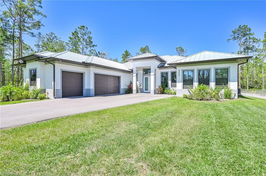 4063 8th Ave NE, Naples, FL 34120-1