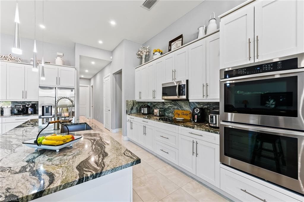 4063 8th Ave NE, Naples, FL 34120-21