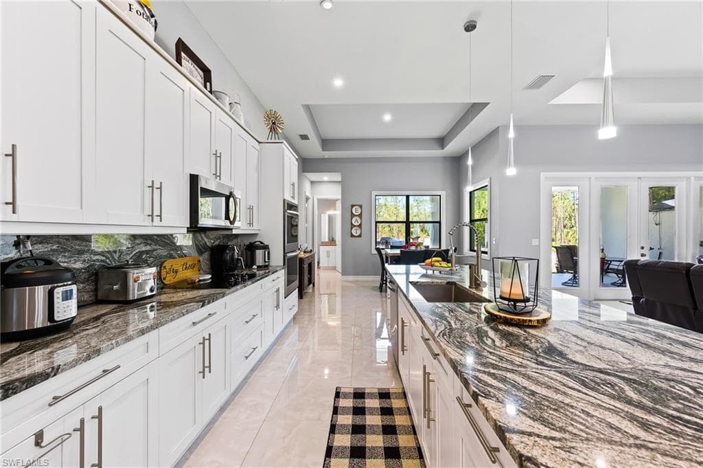 4063 8th Ave NE, Naples, FL 34120-22