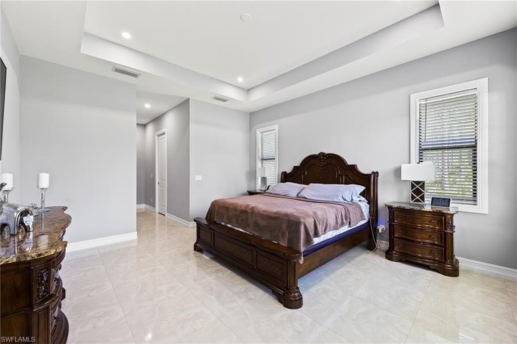 4063 8th Ave NE, Naples, FL 34120-26