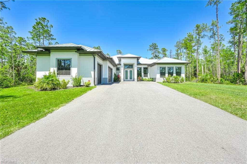 4063 8th Ave NE, Naples, FL 34120-3