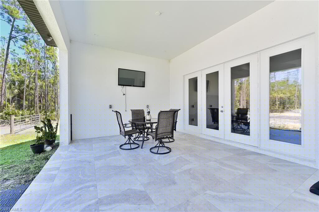 4063 8th Ave NE, Naples, FL 34120-41