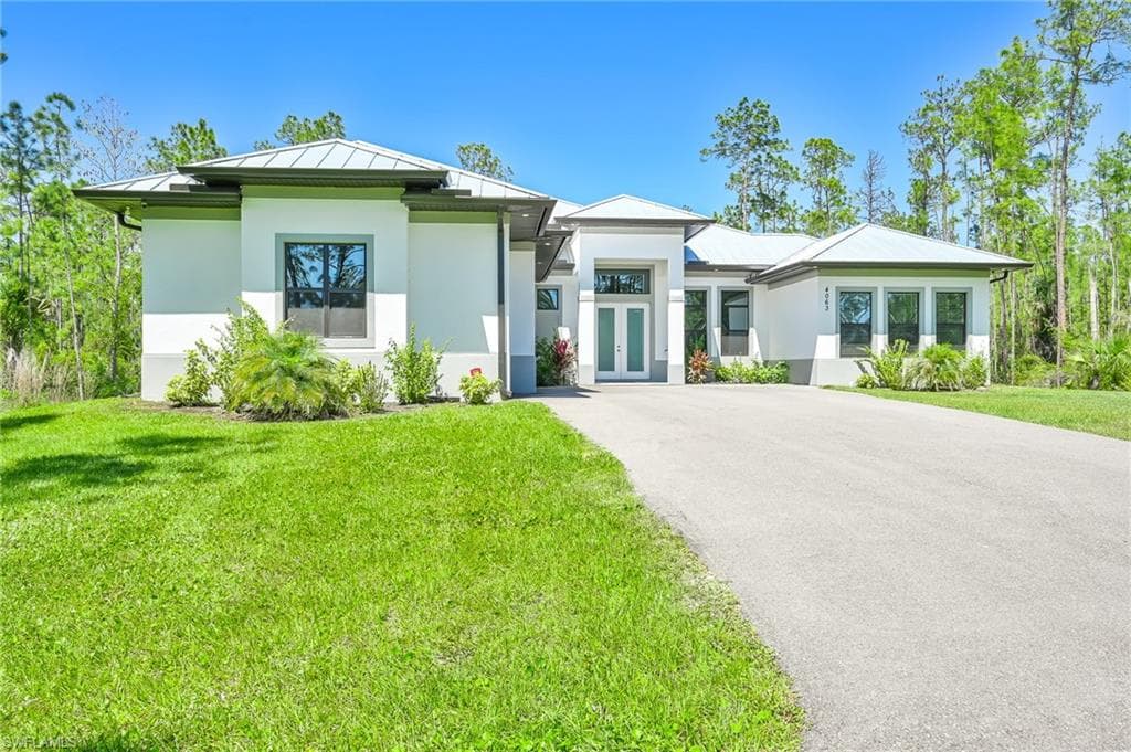 4063 8th Ave NE, Naples, FL 34120-4