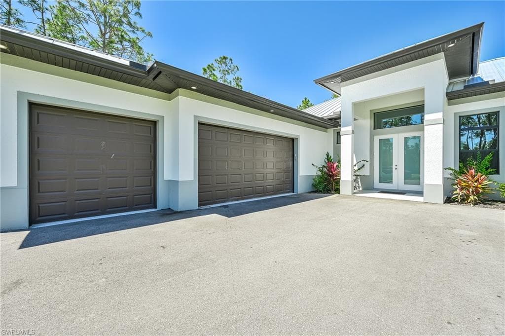 4063 8th Ave NE, Naples, FL 34120-6