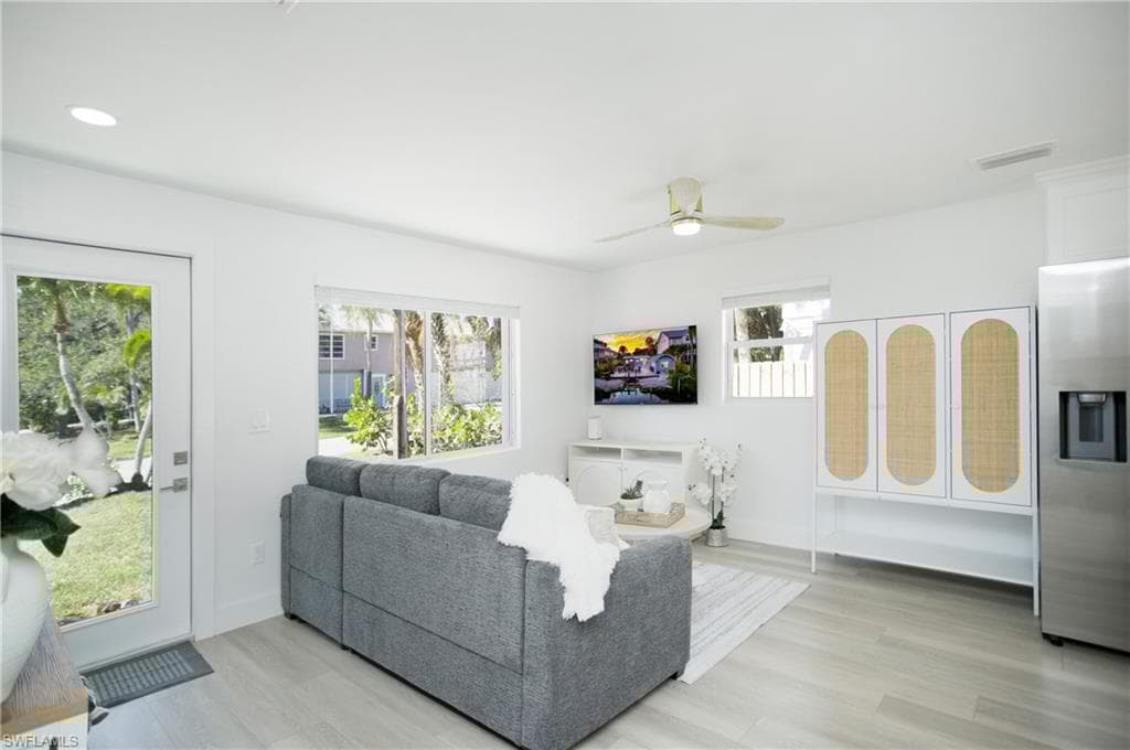 1308 Grand Canal Dr, Naples, FL 34110-9