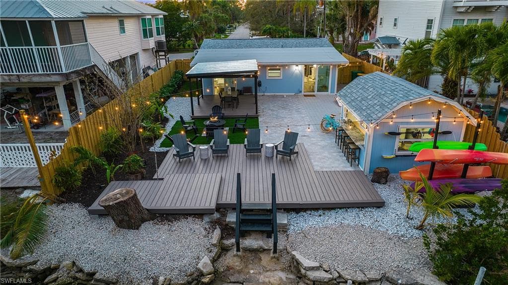 1308 Grand Canal Dr, Naples, FL 34110-2