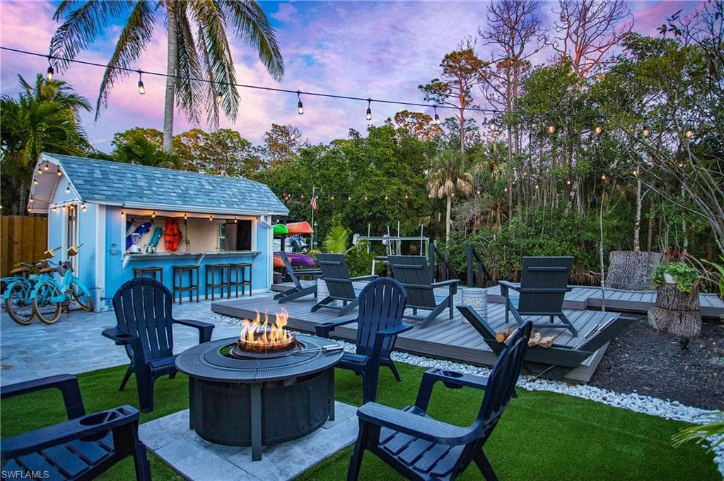 1308 Grand Canal Dr, Naples, FL 34110-3