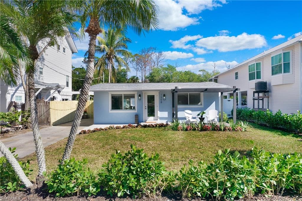 1308 Grand Canal Dr, Naples, FL 34110-6