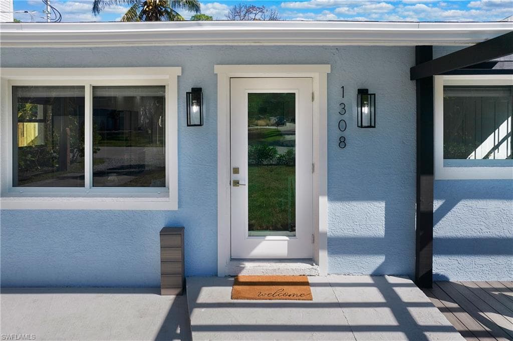 1308 Grand Canal Dr, Naples, FL 34110-7