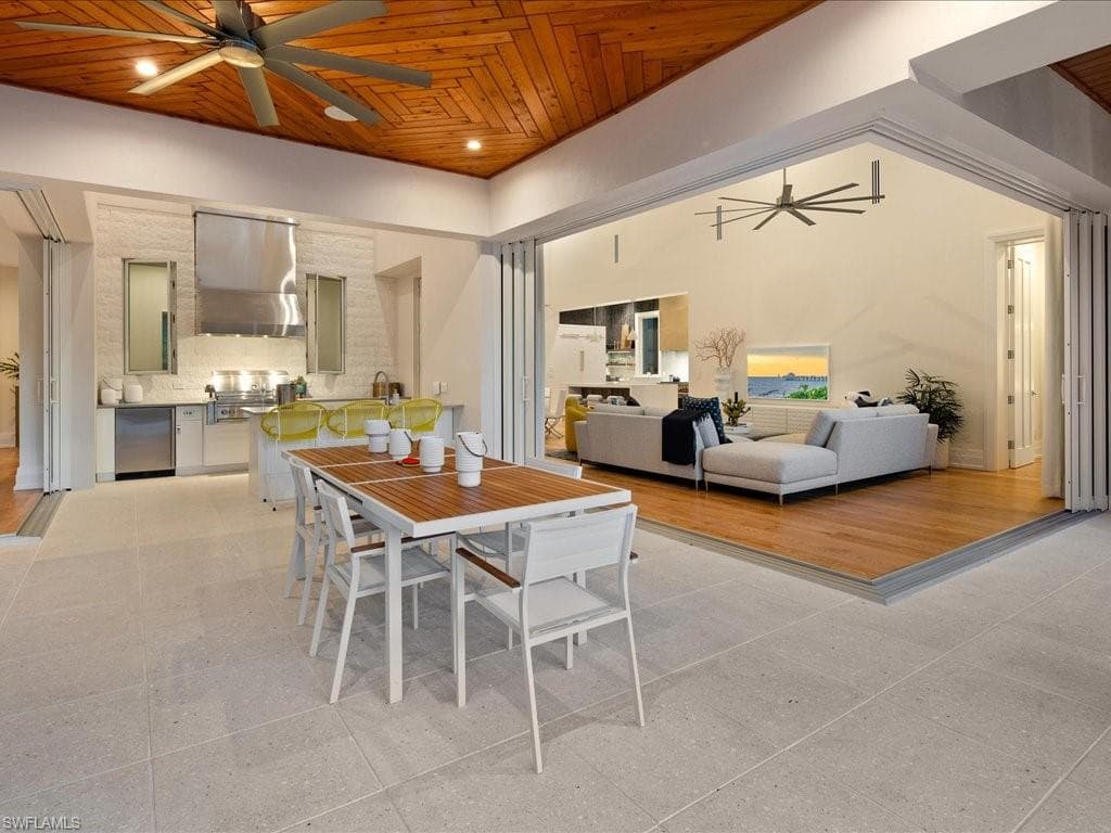 185 North Lake Dr, Naples, FL 34102-9