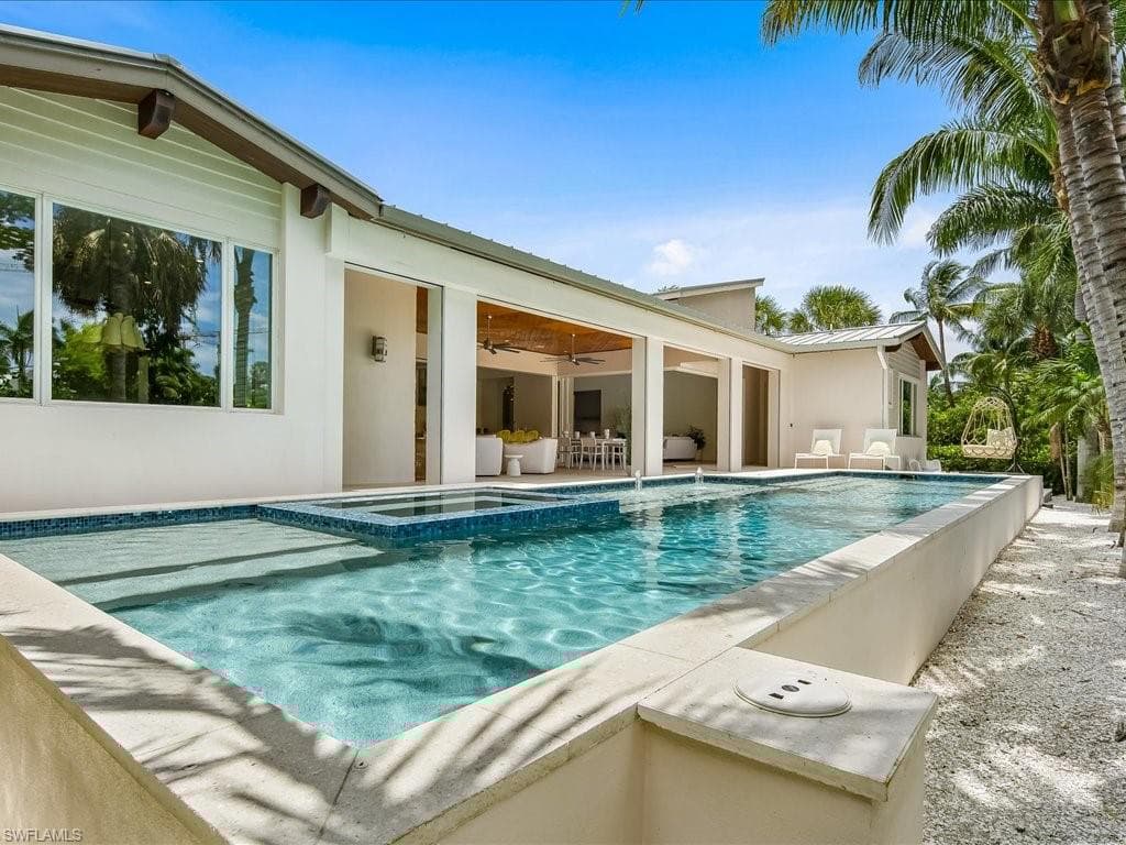 185 North Lake Dr, Naples, FL 34102-12